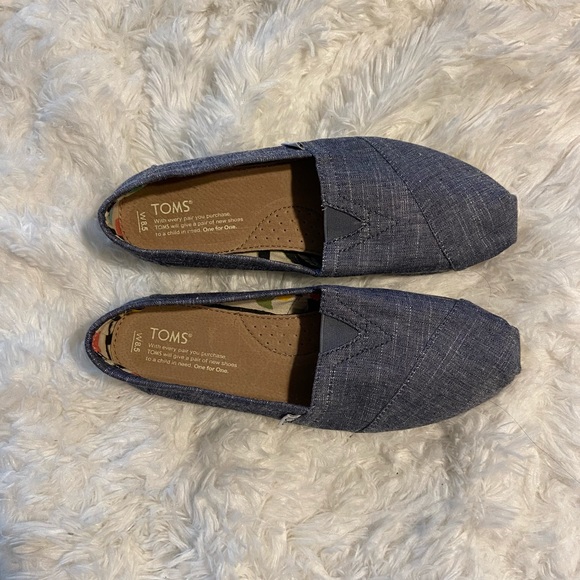 Toms Women’s Slip On Shoes - Picture 3 of 9